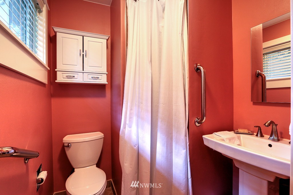 1670 Northeast Jacobson Road Poulsbo, WA 98370 - Photo 15 of 25 Gallery Image 15