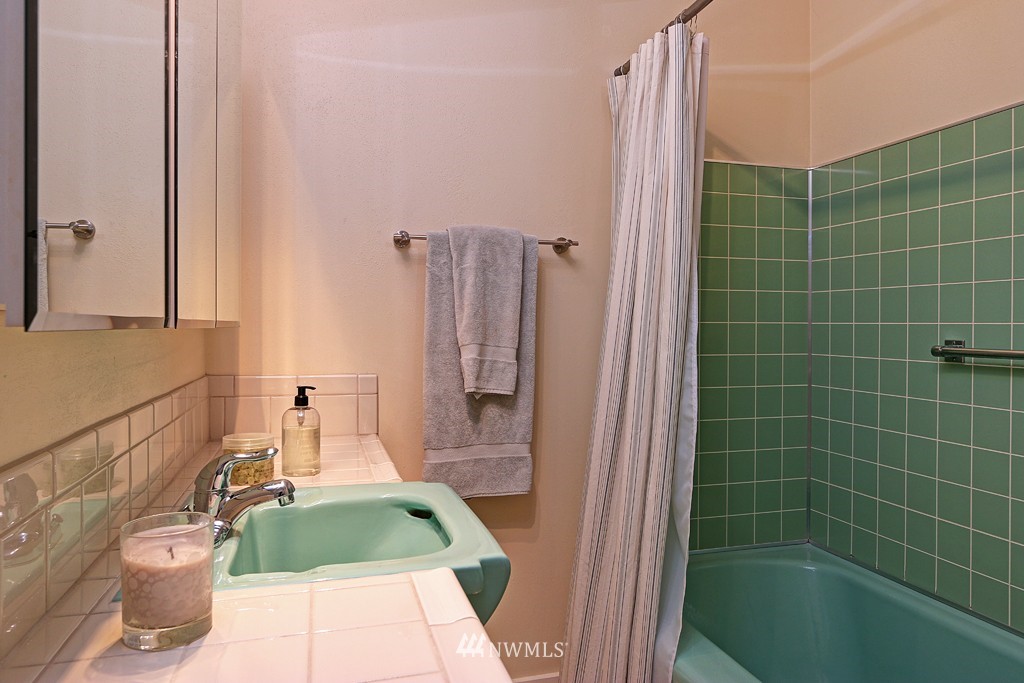 1670 Northeast Jacobson Road Poulsbo, WA 98370 - Photo 19 of 25 Gallery Image 19