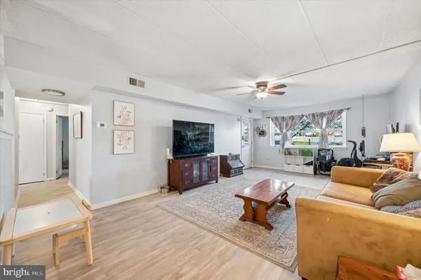 $220,000 | 114 Riversedge Drive, Unit CONDO 114, Jeffersonville, PA 19403