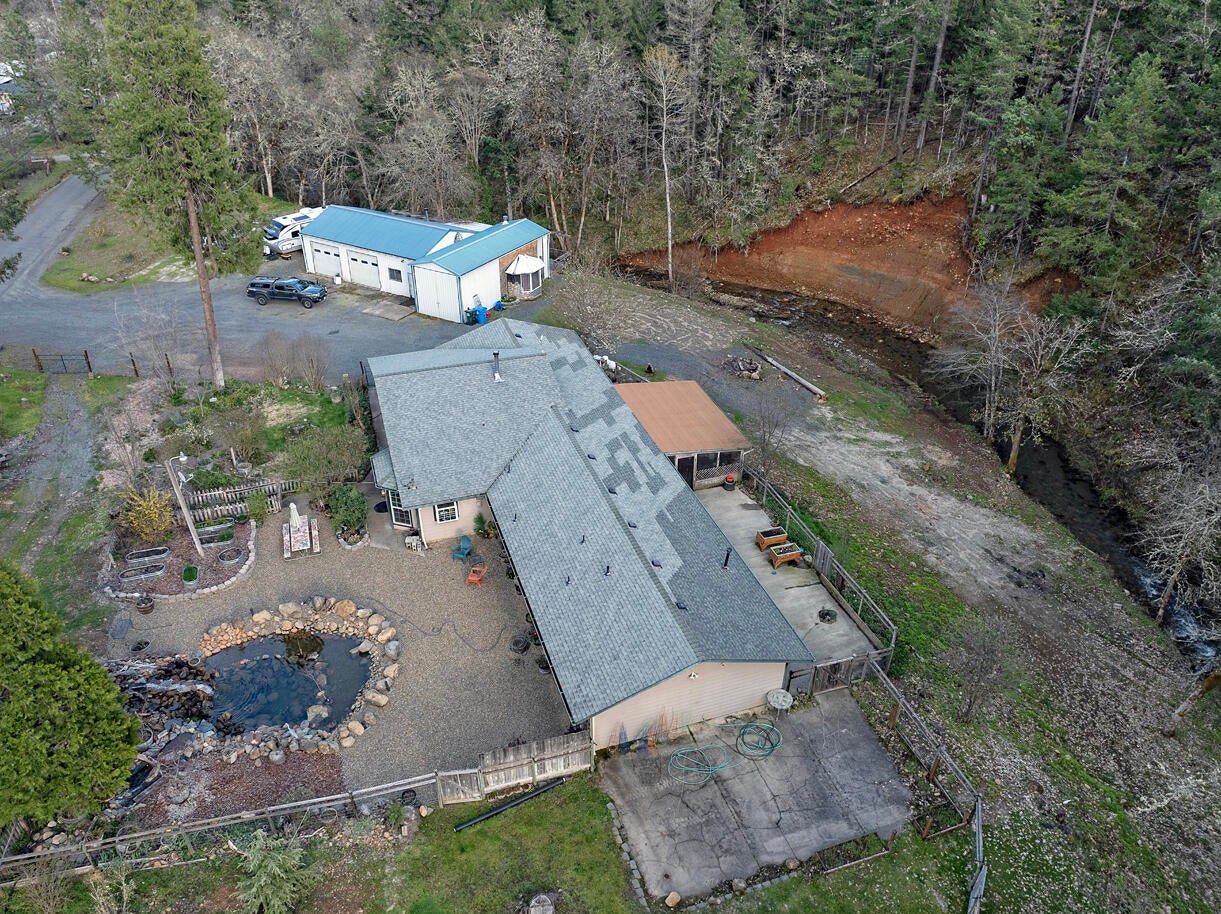 231 Fielder Creek Road Rogue River, OR 97537 - Photo 4 of 46 DJI_20250403173444_0040_D