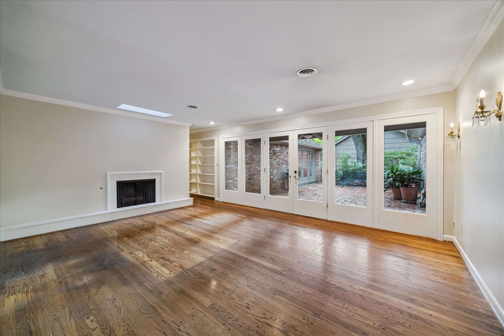 2126 Chimney Rock Road Houston, TX 77057 - Photo 7 of 30