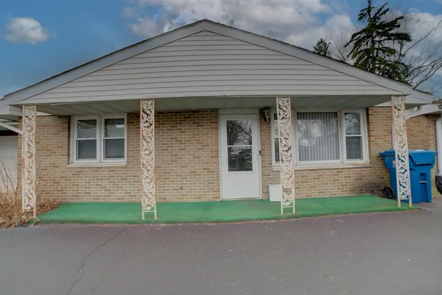 $83,900 | 433 South 5th Street, Watseka, IL 60970