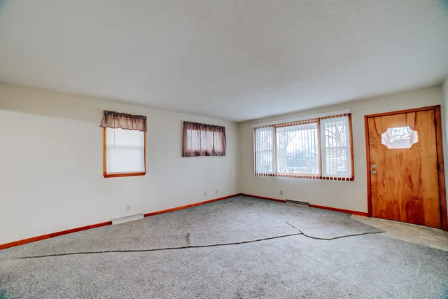 $83,900 | 433 South 5th Street, Watseka, IL 60970