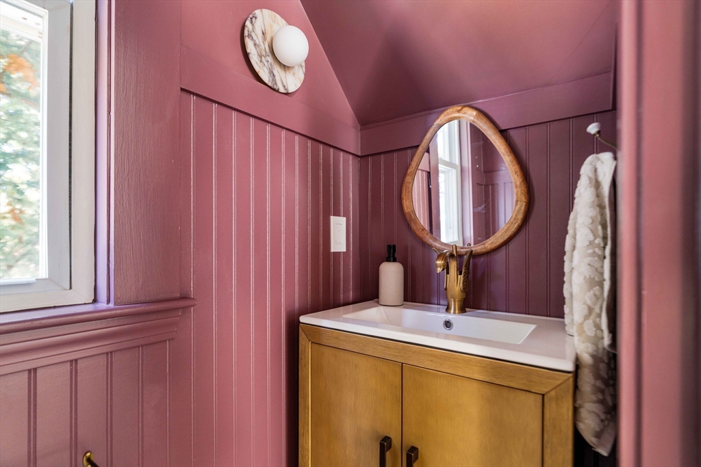 8 Rowe Street Stoneham, MA 02180 - Photo 25 of 41