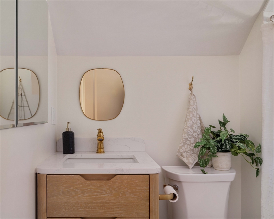 8 Rowe Street Stoneham, MA 02180 - Photo 31 of 41