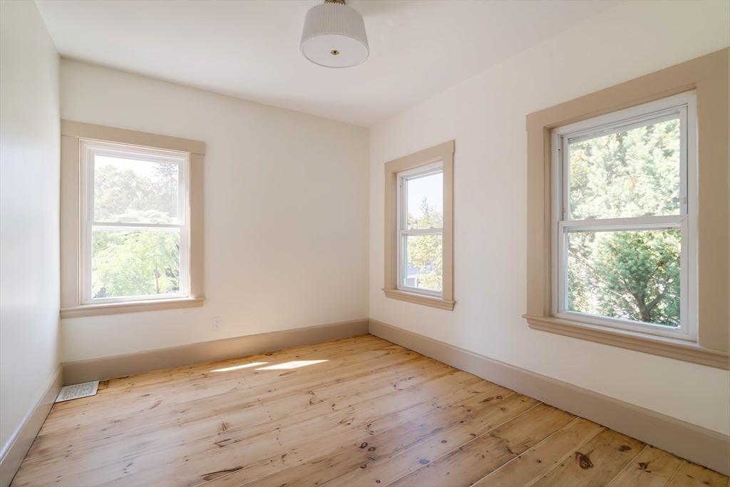 8 Rowe Street Stoneham, MA 02180 - Photo 33 of 41