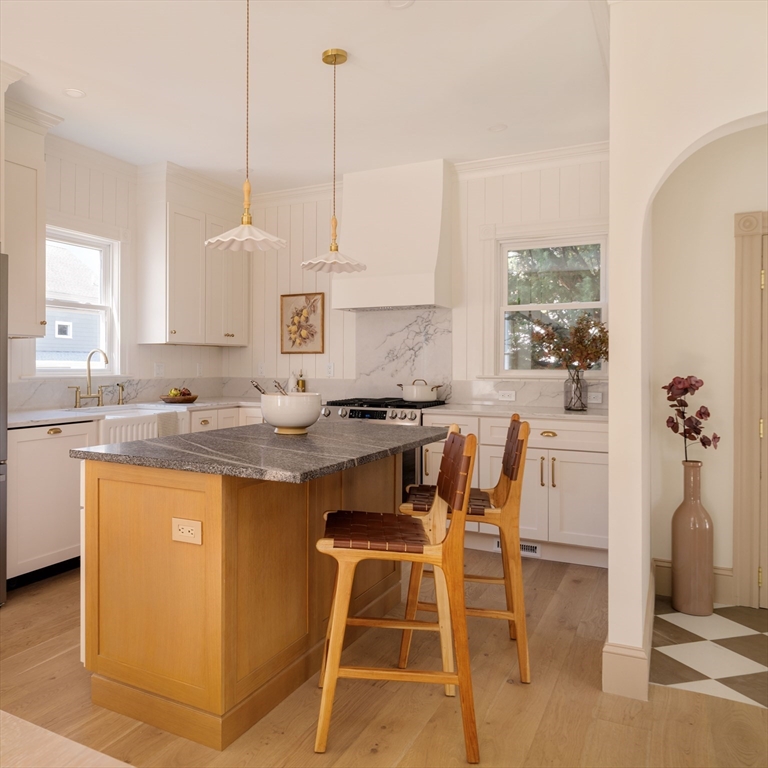 8 Rowe Street Stoneham, MA 02180 - Photo 10 of 41