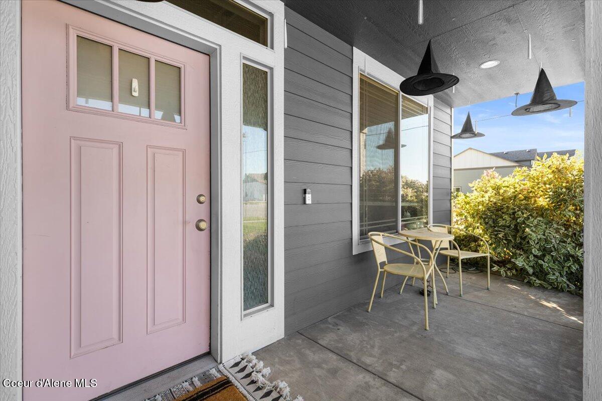 9569 North Prince William Loop Hayden, ID 83835 - Photo 7 of 49 Covered front patio