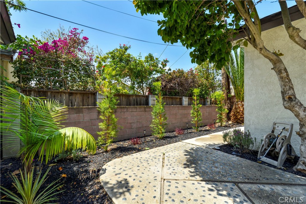 2531 North Studebaker Road Long Beach, CA 90815 - Photo 25 of 34 a backyard of a house with lots of green space