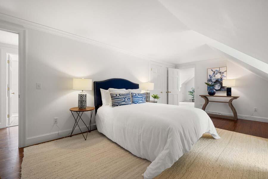 201 Smoke Valley Road Osterville, MA 02655 - Photo 34 of 48 a bedroom with a bed and window