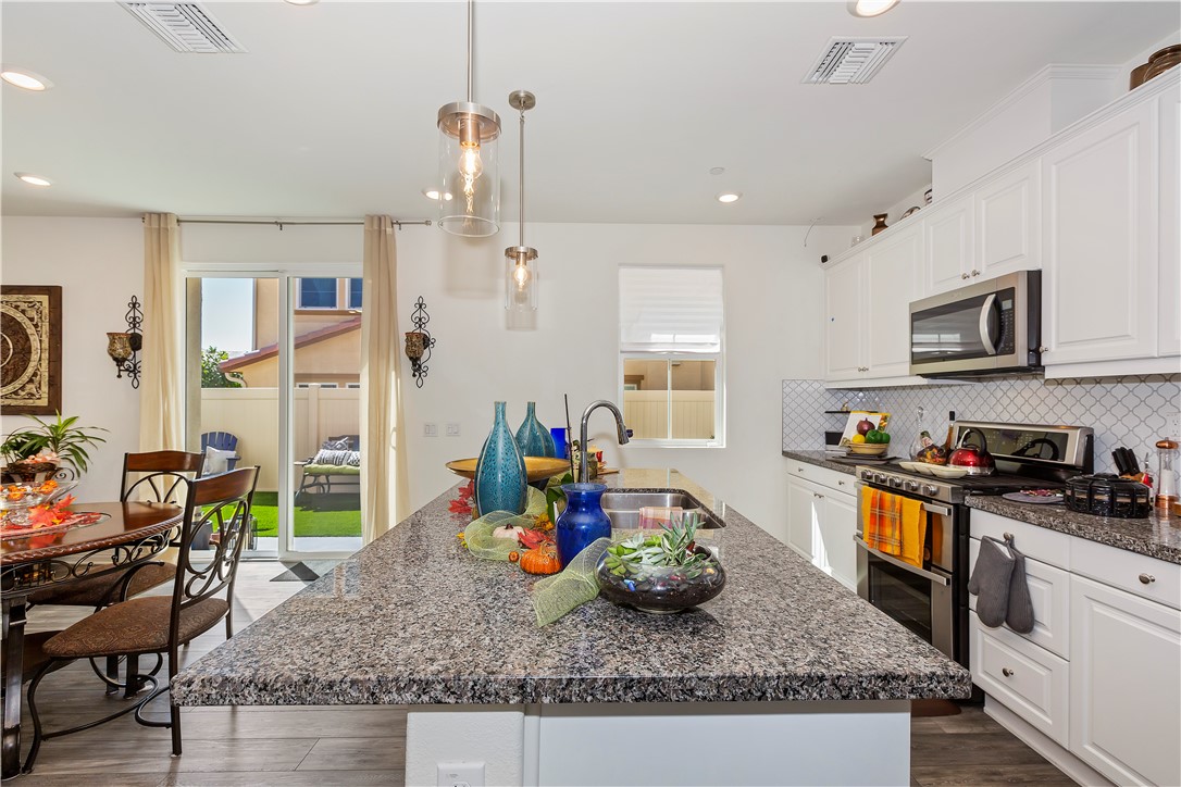 1760 Acadia Place Upland, CA 91784 - Photo 3 of 9 Kitchen
