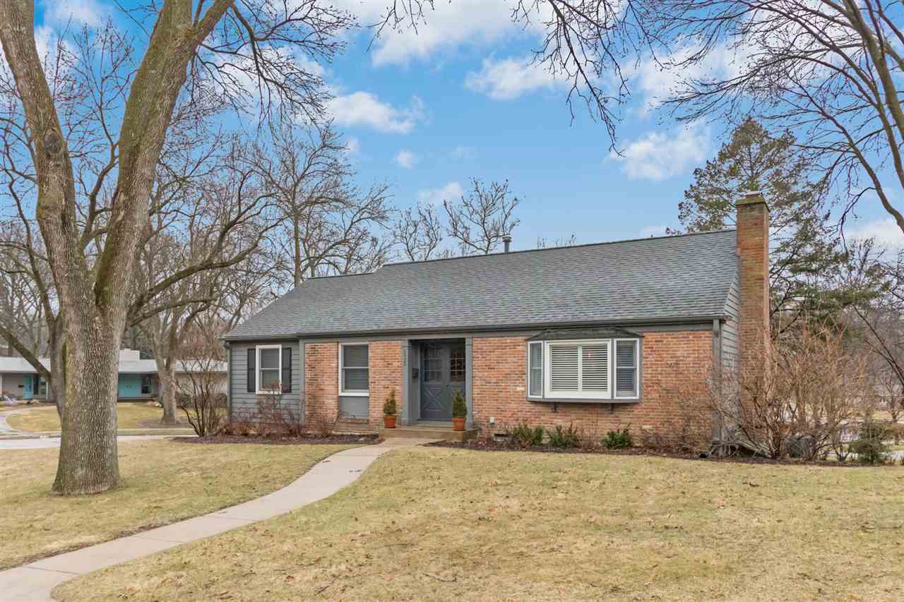 1925 Ridgeway Drive Iowa City, IA 52245 - Photo 1 of 28 Gallery Image 1
