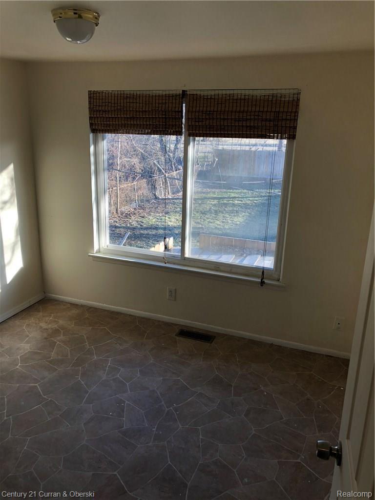 26433 Norfolk Street Inkster, MI 48141 - Photo 9 of 15 IMG_0956.JPG