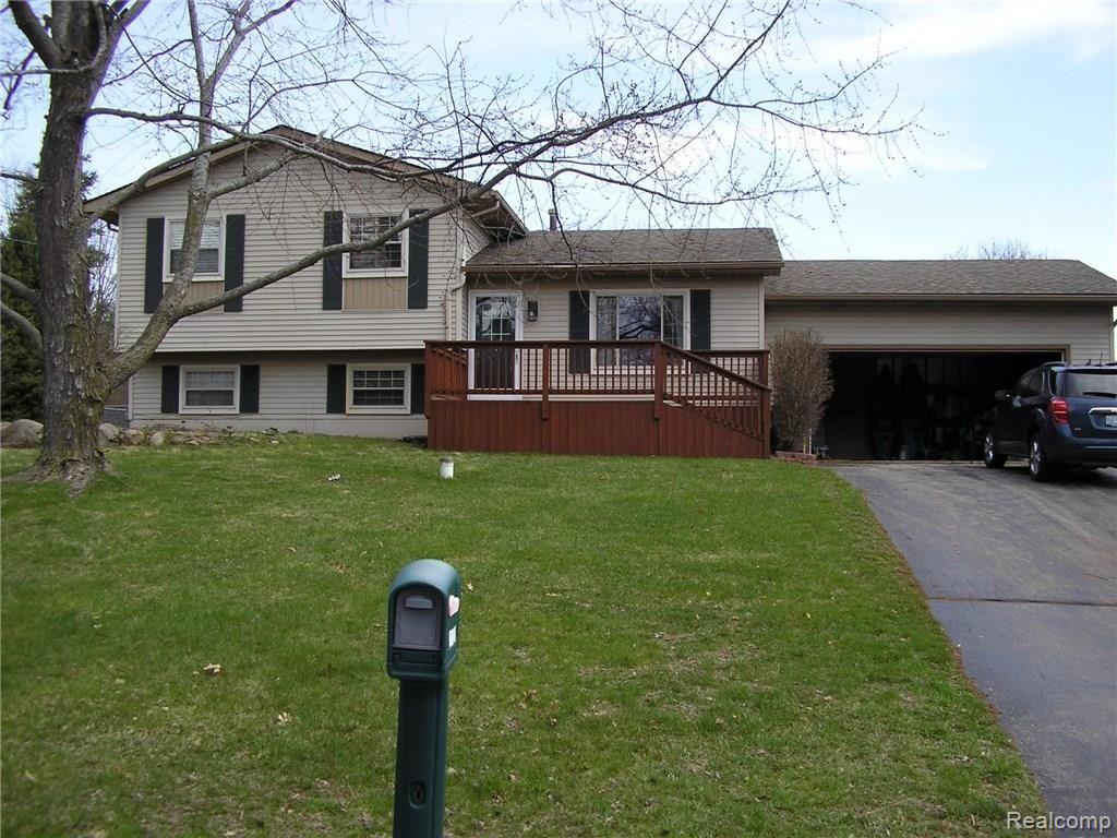 6546 Walters Road Clarkston, MI 48346 - Photo 1 of 17 P1010058.JPG