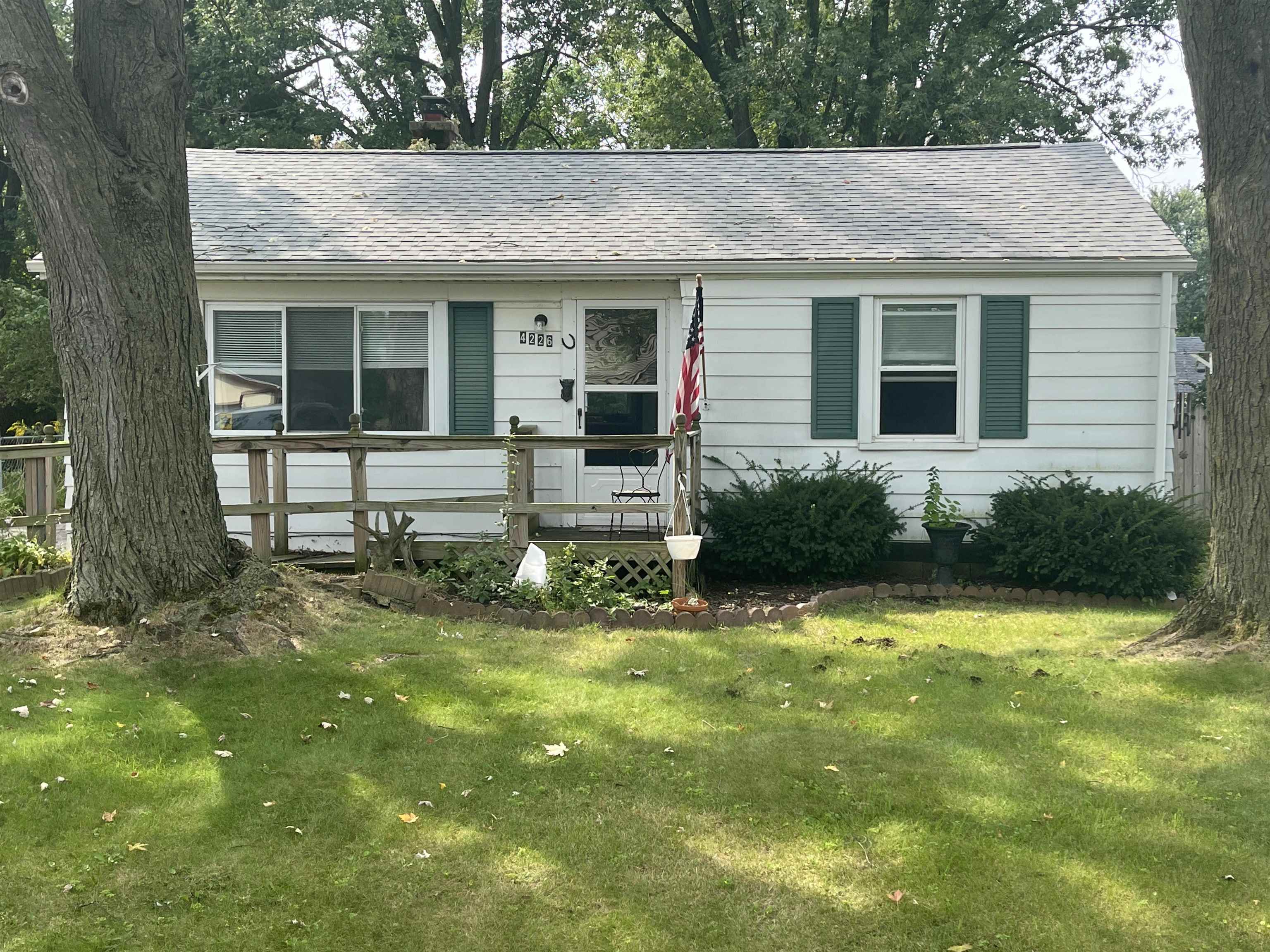 4226 Risedorph Street Burton, MI 48509 - Photo 1 of 20 50153858-7a154f55-3356-4f6f-bd1d-045850e97903.JPG