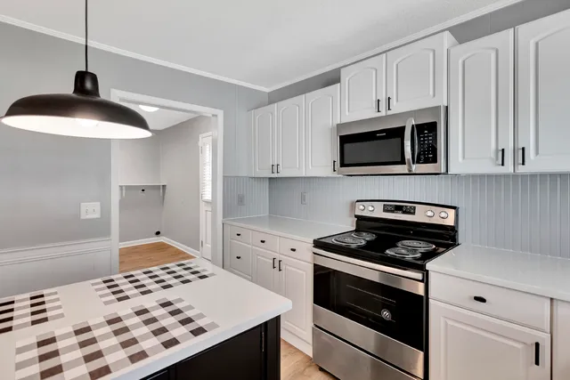 $2,200 | 204 South Hampton Street, Summerville, SC 29483