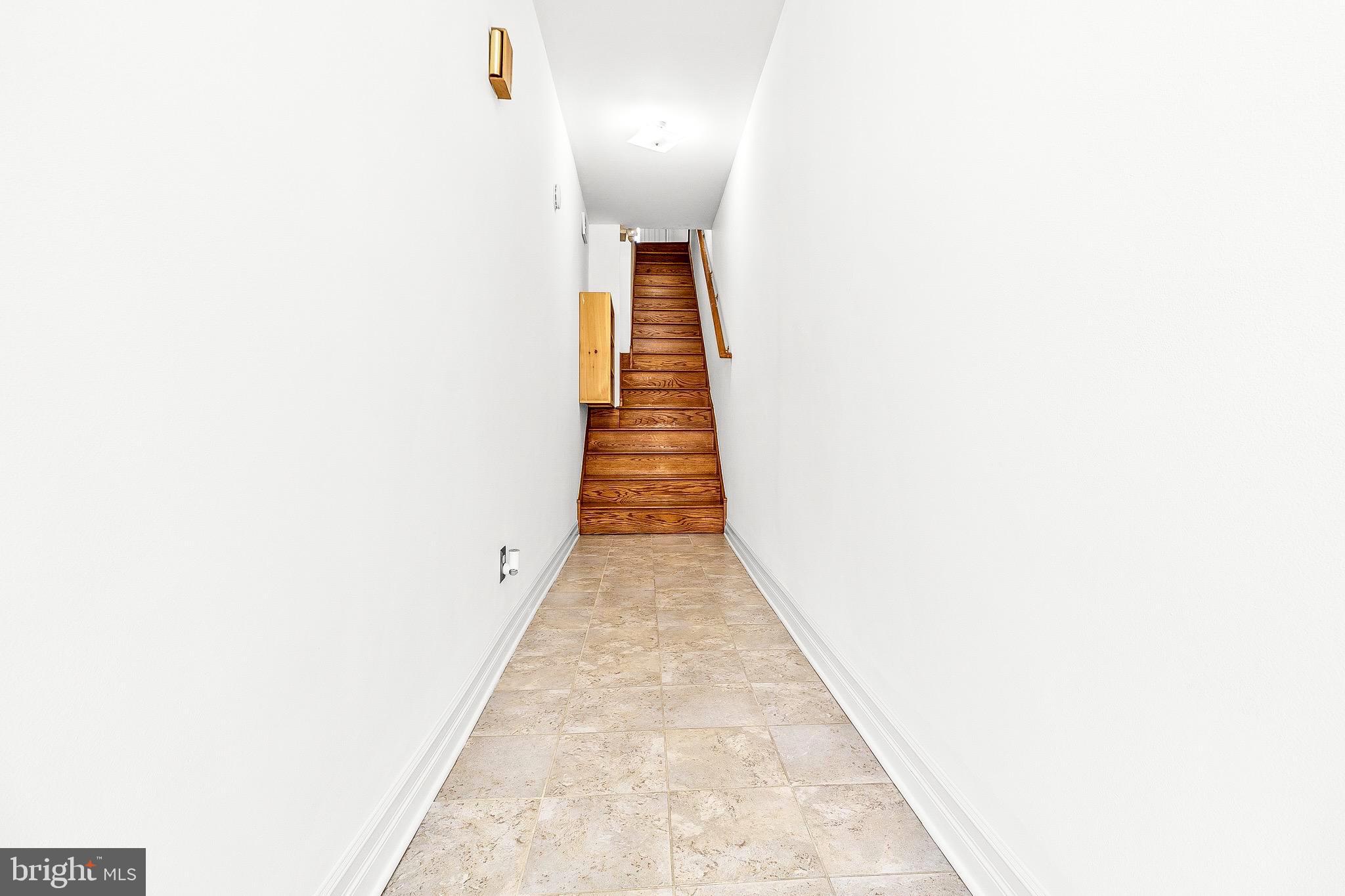 117 South Pavilion Avenue Riverside, NJ 08075 - Photo 5 of 38 Residential Private Entry - Foyer