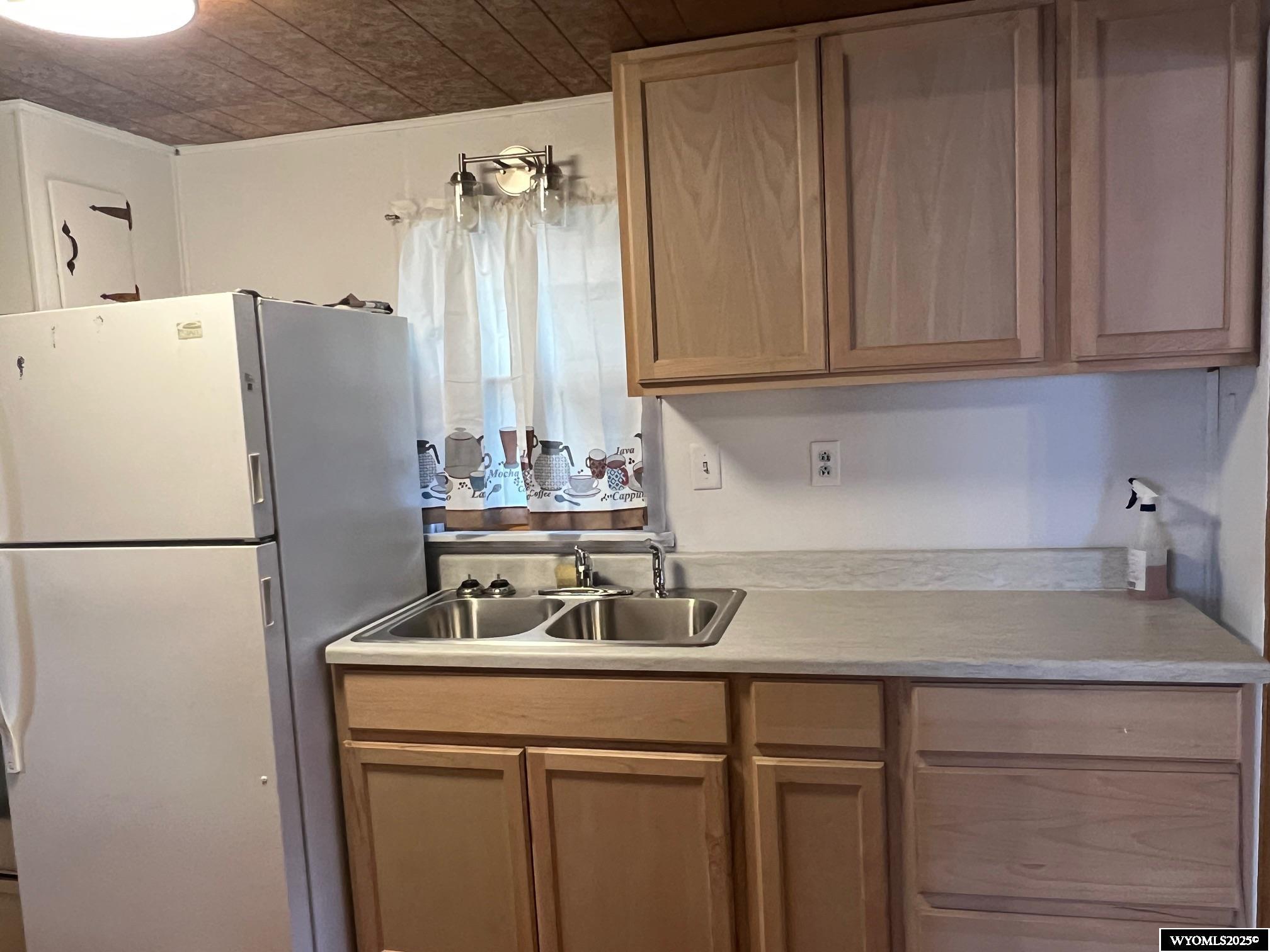 506 West State Street Rawlins, WY 82301 - Photo 5 of 8