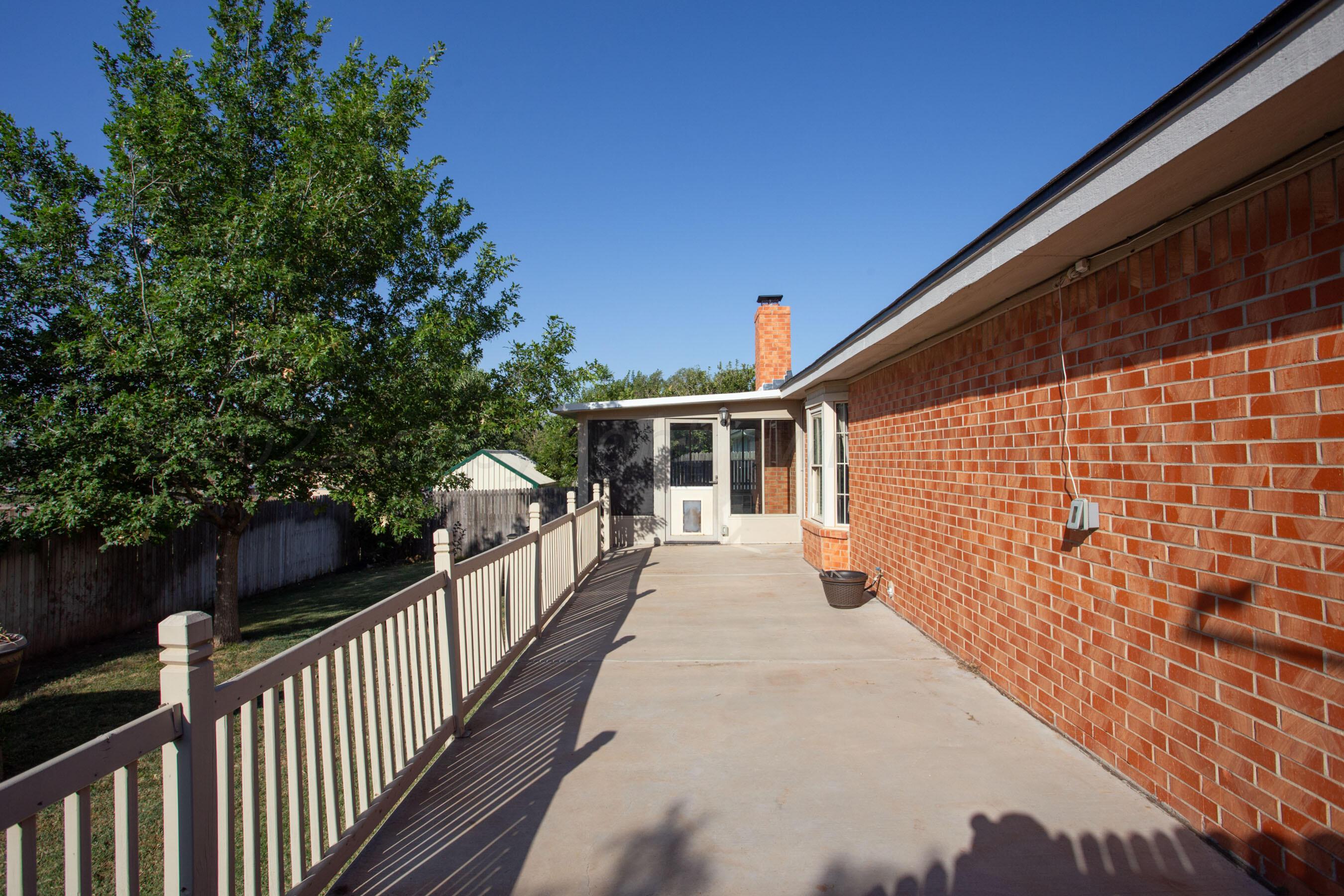 2905 Salem Drive Amarillo, TX 79110 - Photo 26 of 29 a view of a porch