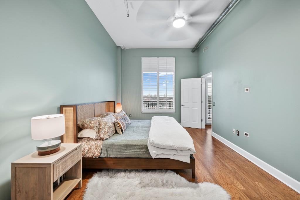 3820 Roswell Road Northeast, Unit 705 Atlanta, GA 30342 - Photo 24 of 62 a bedroom with a bed and a window