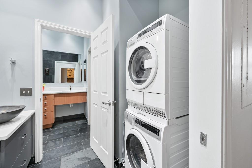 3820 Roswell Road Northeast, Unit 705 Atlanta, GA 30342 - Photo 29 of 62 a utility room with dryer and washer