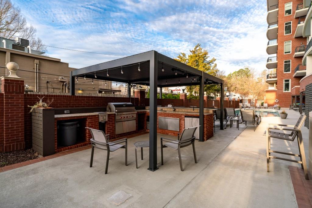 3820 Roswell Road Northeast, Unit 705 Atlanta, GA 30342 - Photo 39 of 62 a view of a chairs and tables in the terrace