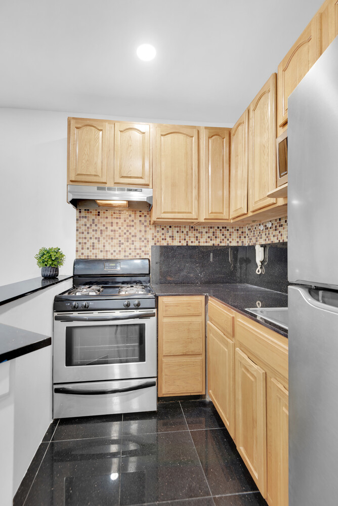 7002 Ridge Boulevard, Unit E14 Brooklyn, NY 11209 - Photo 3 of 16