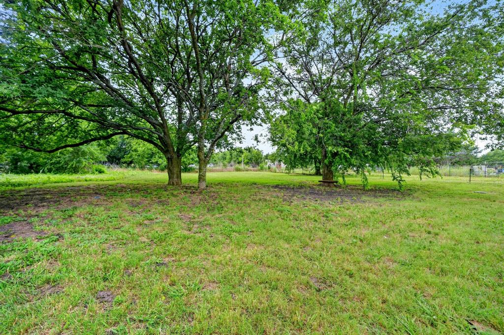 929 West Sterrett Road Waxahachie, TX 75167 - Photo 36 of 40