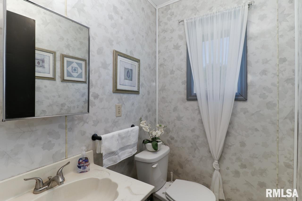 7383 Locust Road Delavan, IL 61734 - Photo 17 of 45