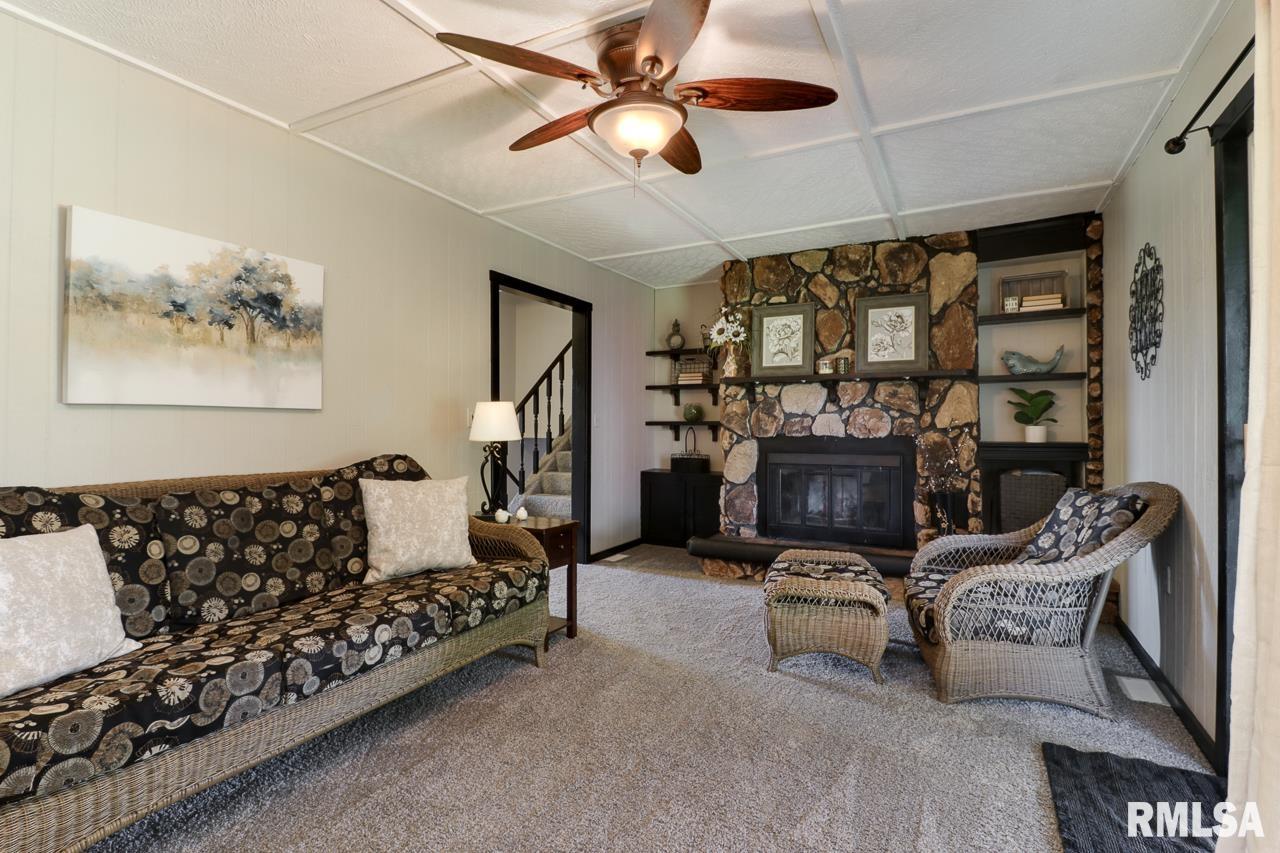 7383 Locust Road Delavan, IL 61734 - Photo 5 of 45