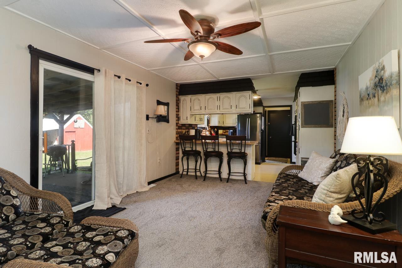 7383 Locust Road Delavan, IL 61734 - Photo 9 of 45