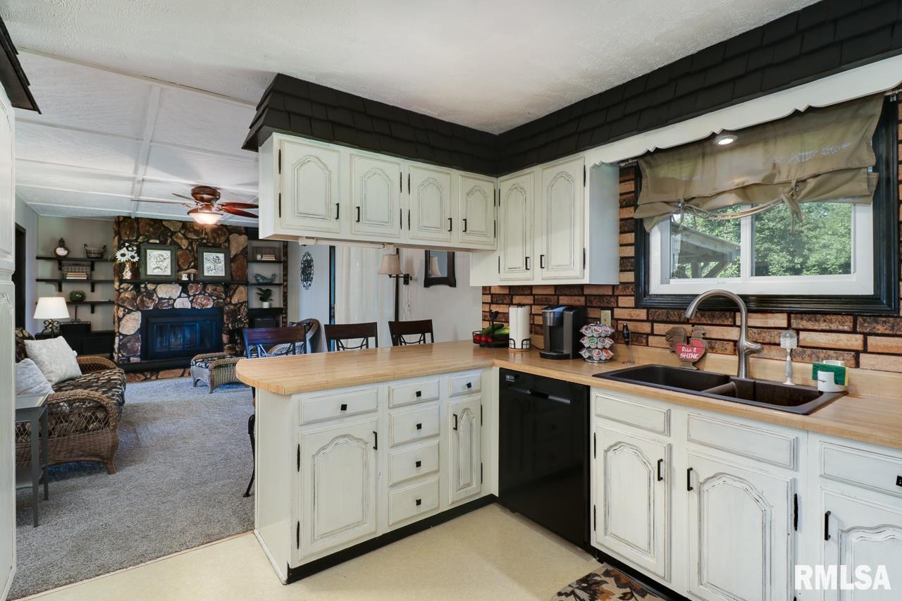 7383 Locust Road Delavan, IL 61734 - Photo 10 of 45