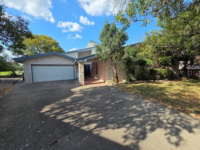 a view of a house with a yard and garage