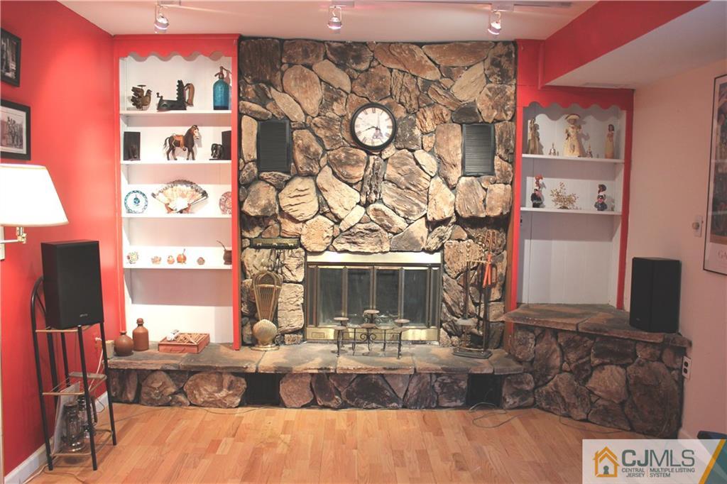 115 Dunhams Corner Road East Brunswick, NJ 08816 - Photo 4 of 21 Gallery Image 4