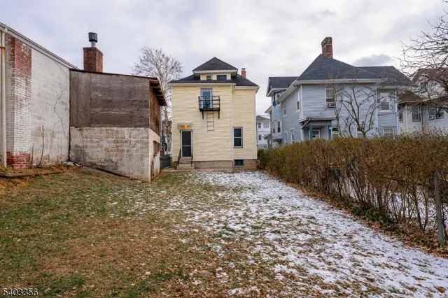 $669,000 | 207 West Grand Street, Elizabeth, NJ 07202