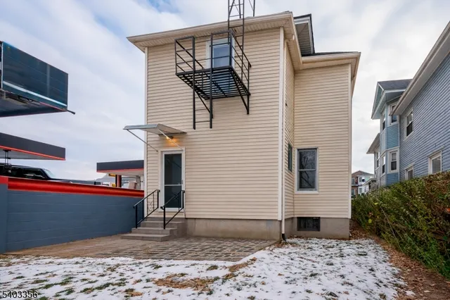 $669,000 | 207 West Grand Street, Elizabeth, NJ 07202