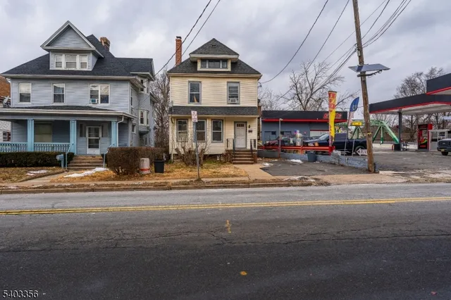 $669,000 | 207 West Grand Street, Elizabeth, NJ 07202