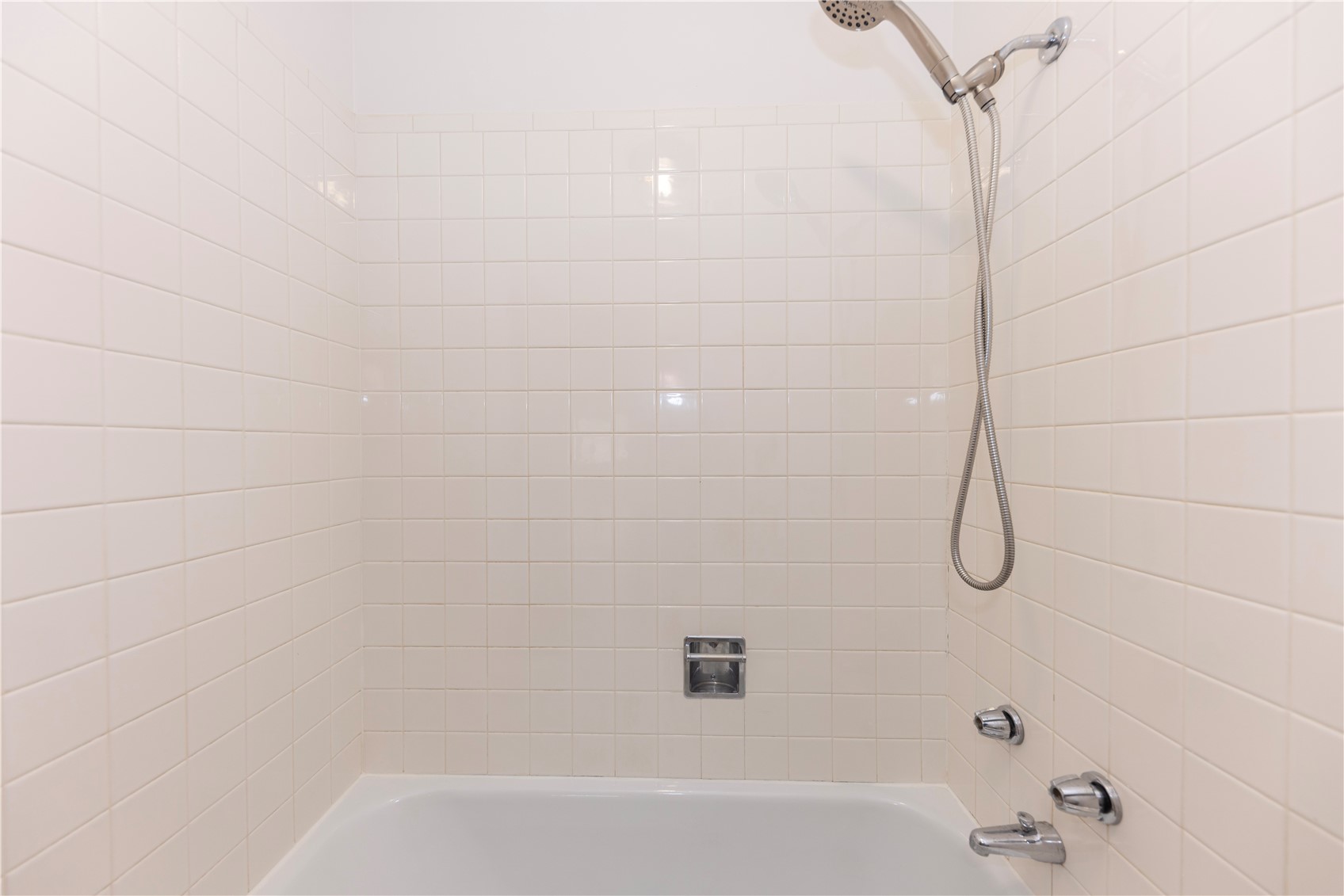 110 Evergreen Road, Unit 303 Dillon, CO 80435 - Photo 19 of 35 a bathroom with a bath tub with a shower
