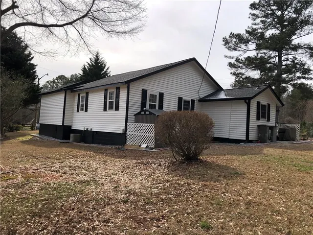 a view of outdoor space yard and porch