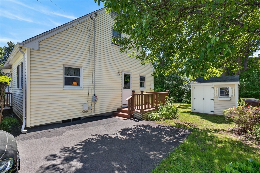 22 Myrtle Avenue Acushnet, MA 02743 - Photo 4 of 31