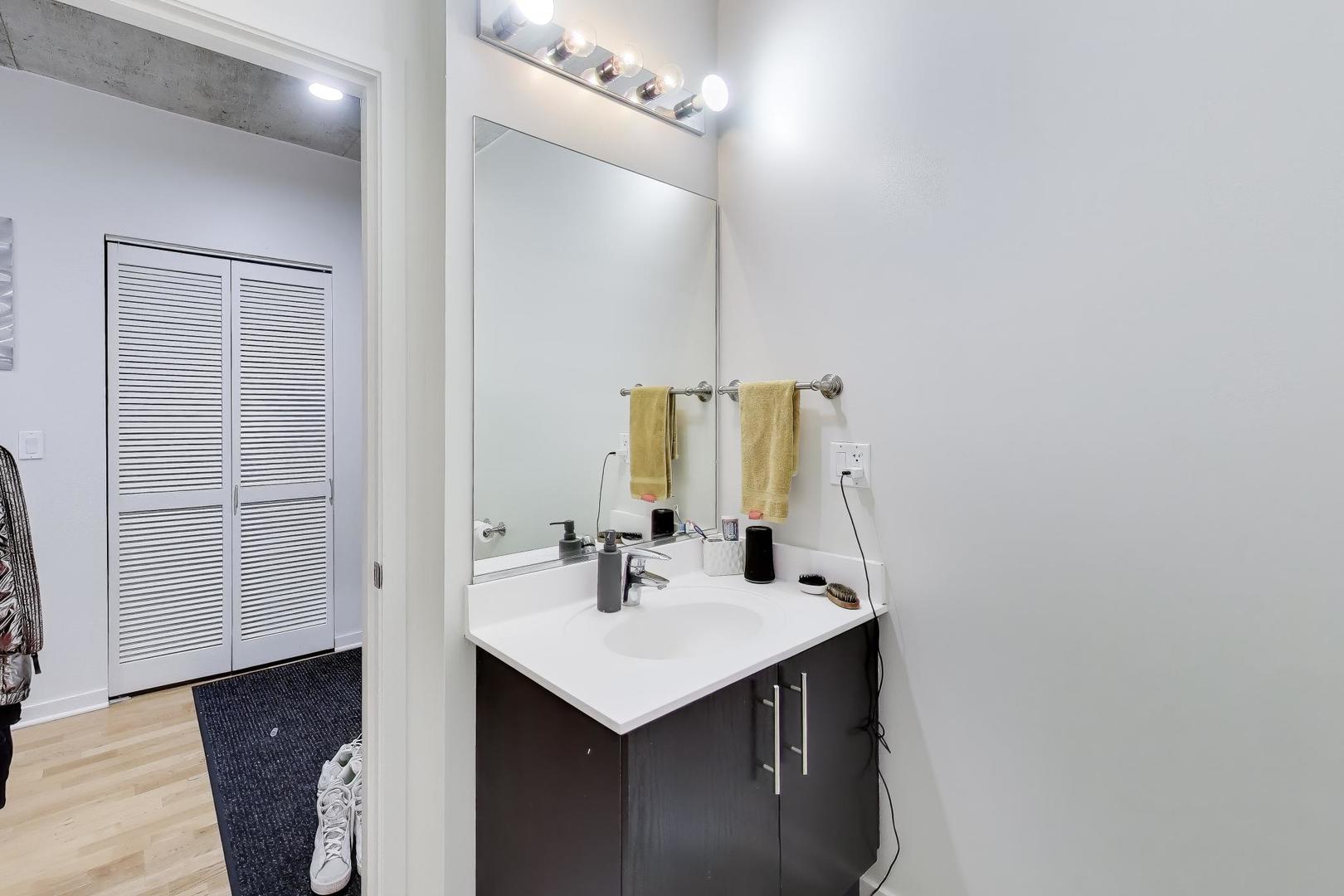 611 South Wells Street, Unit 2104 Chicago, IL 60607 - Photo 15 of 45