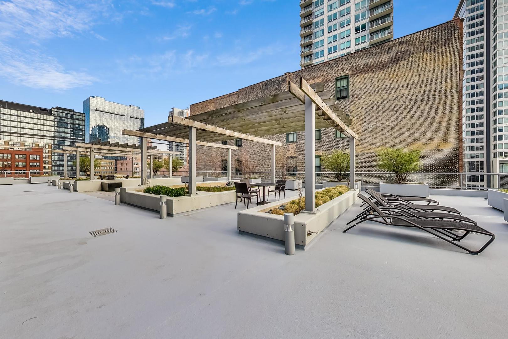 611 South Wells Street, Unit 2104 Chicago, IL 60607 - Photo 38 of 45