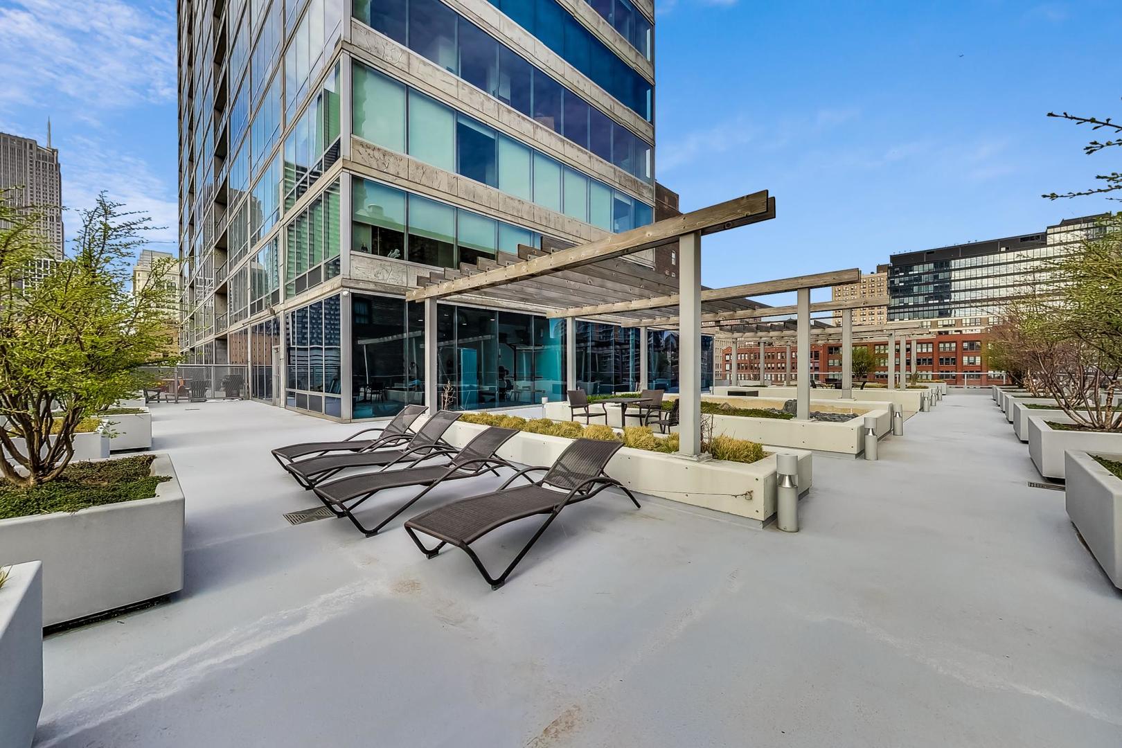 611 South Wells Street, Unit 2104 Chicago, IL 60607 - Photo 39 of 45