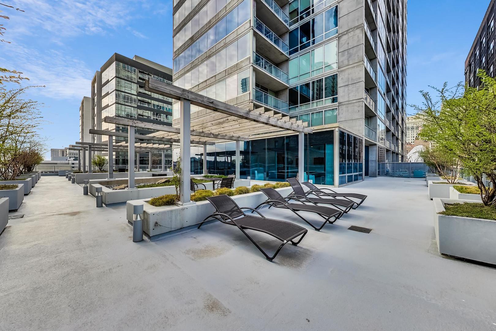 611 South Wells Street, Unit 2104 Chicago, IL 60607 - Photo 40 of 45