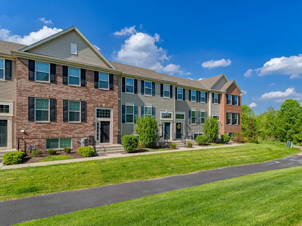 $350,000 | 1609 Deer Pointe Drive, South Elgin, IL 60177