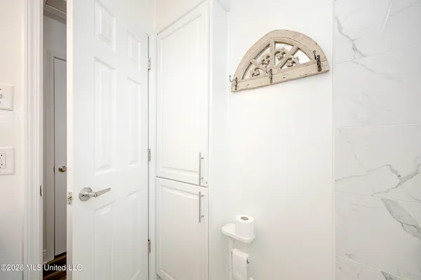 $350,000 | 2808 Lawnwood Drive, Ocean Springs, MS 39564