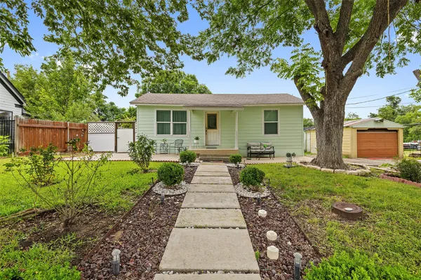 $299,999 | 718 Kimbro Street, Taylor, TX 76574