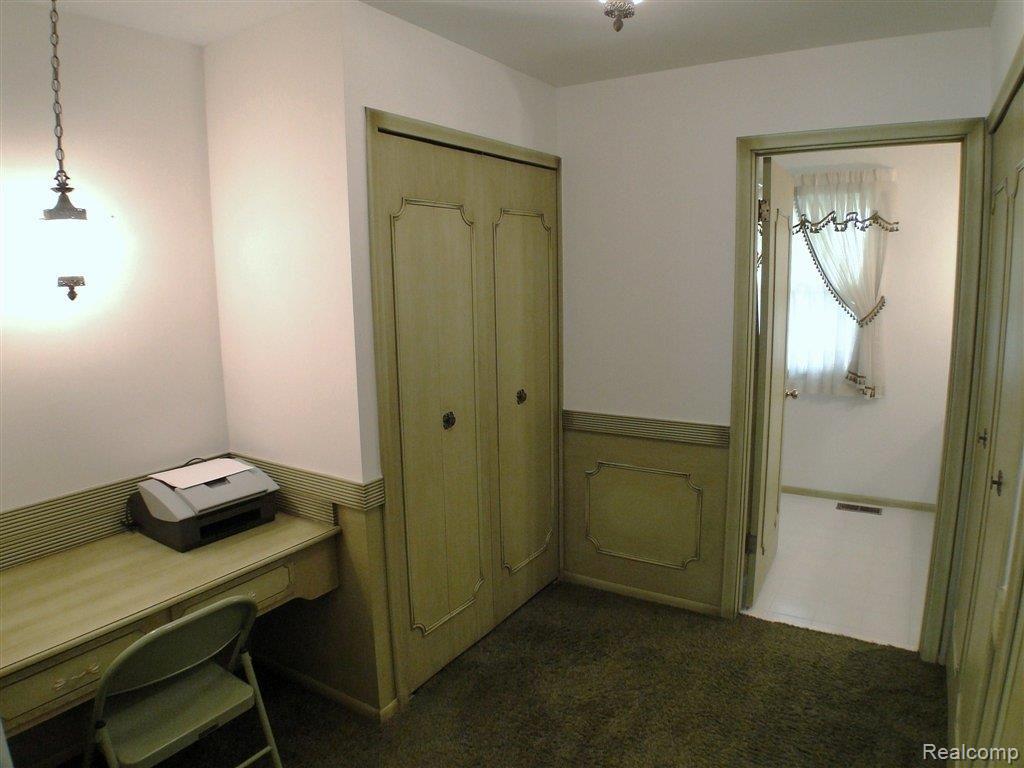 6373 Kings Pointe Road Grand Blanc, MI 48439 - Photo 15 of 20 master bath b.JPG