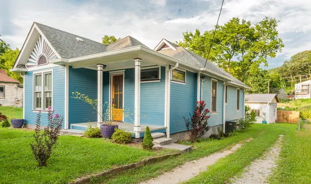 $2,250 | 708 Spears Avenue, Chattanooga, TN 37405