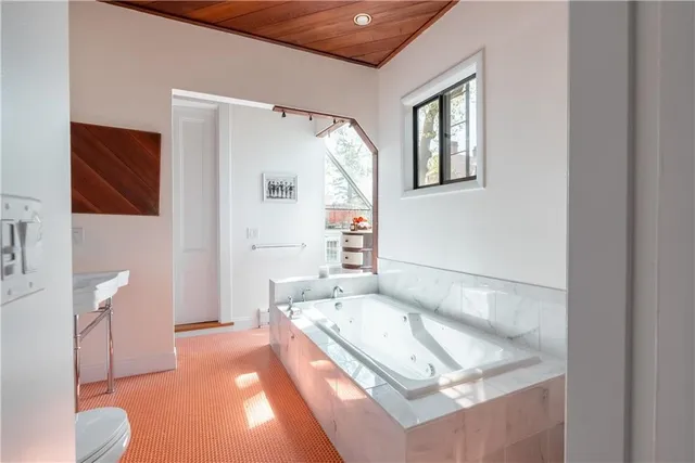 $4,000 | 4 Red Cross Avenue, Unit 1A, Newport, RI 02840